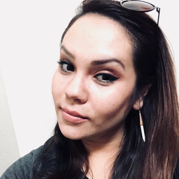 Meet your Posher, Gladys - Picture 1 of 2